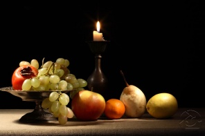 натюрморт с фруктами и свечей