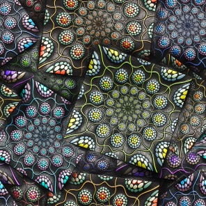 Черные плитки с разноцветными камешками