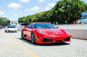 Спортивный красный Ferrari