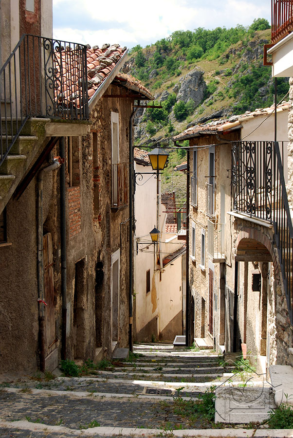Старая улочка в Италии