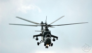 Военный вертолет в небе