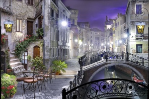 Ночная улочка Венеции