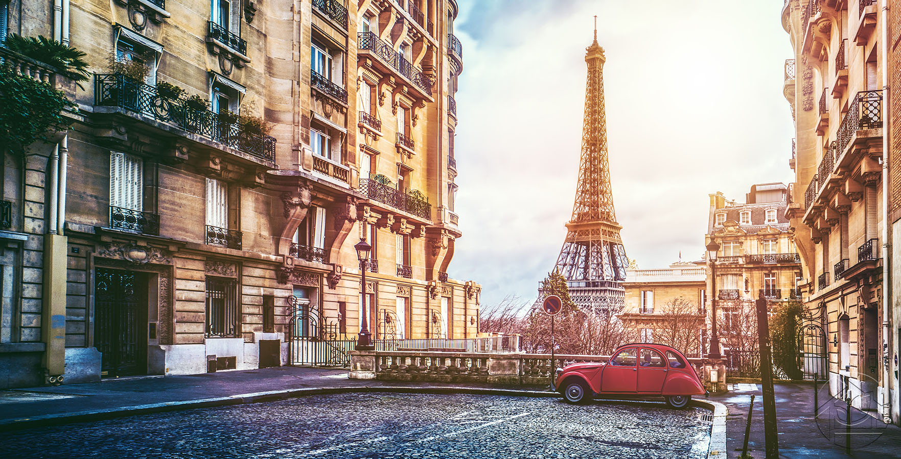 Ретро автомобиль во вдорике Парижа