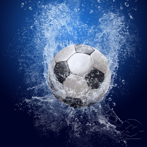 Футбольный сяч в прязгах воды