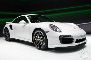 Стильный белый Porsche 911