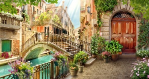 Венецианская улочка в цветах