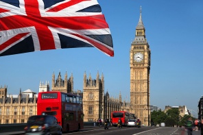 Флаг Великобритании на фоне Биг-Бена