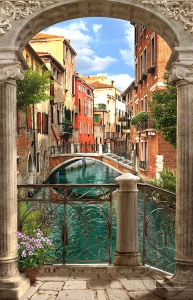 Вид из арки на итальянский канал