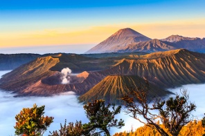 Действующий вулкан в Индонезии