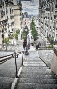 Лестничный спуск по Монмартру в Париже