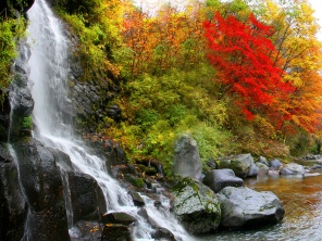 Водопад в красках осени
