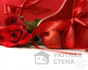 Красные розы и блестящее сердце