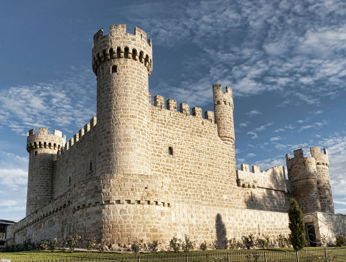 Исторический памятник Испании Замок Мансанарес-эль-Реал