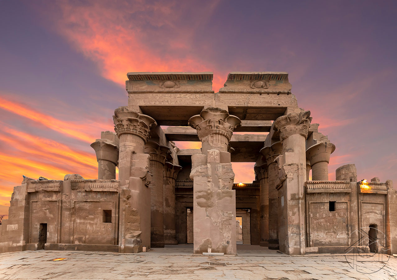 Древнеегипетский храм на закате