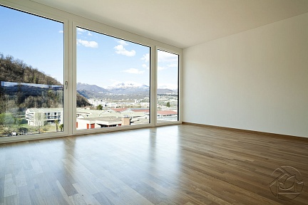 Интерьер комнаты с Панорамными окнами с видом на горы