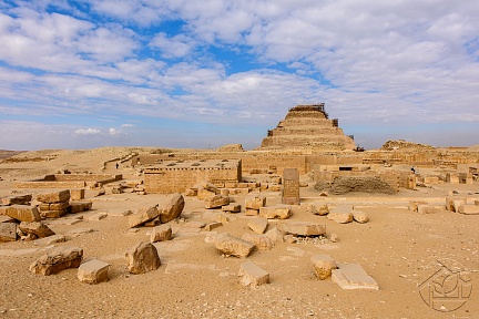 Пирамида на развалинах