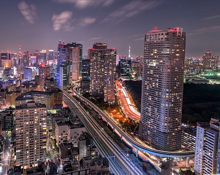 Освещённый ночной Токио