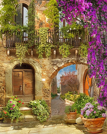 Цветущий двор с аркой