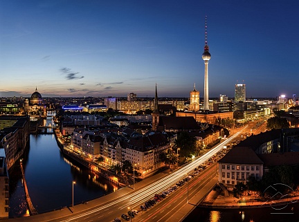 Берлин в свете ночных огней