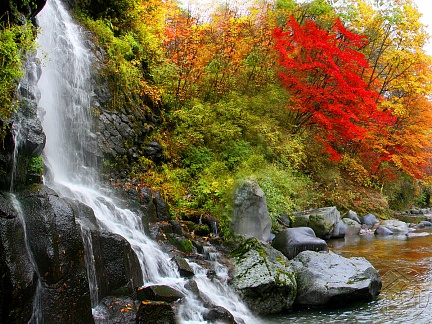 Водопад в красках осени