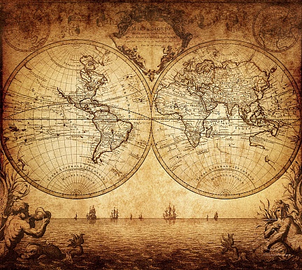 Старинная карта с кораблями в море