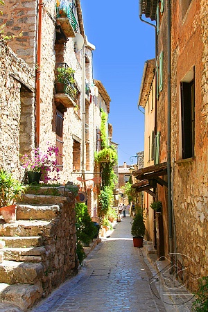 Итальянская улочка с цветами