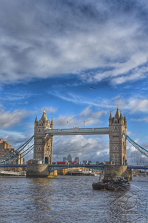 Разводной мост в центре Лондона