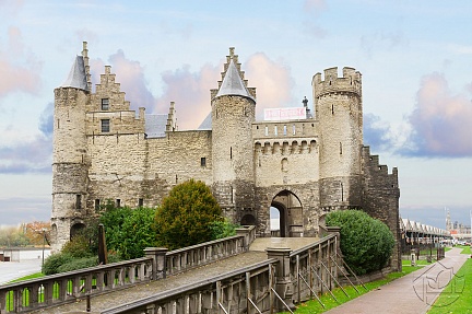 Замок Стен - старейшее строение г. Антверпена