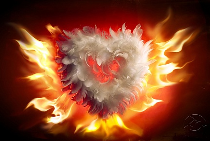 3D огненное сердце из перышек