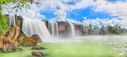 Величественный водопад в Далате