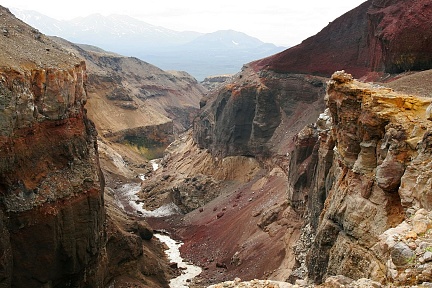 Вид на Каньон Опасный и речку Вулканную