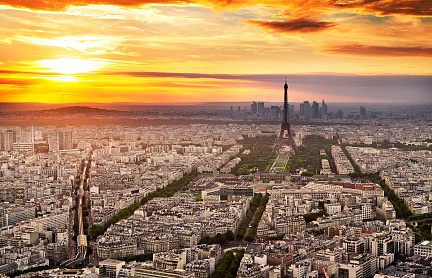 Париж в золотых лучах заката