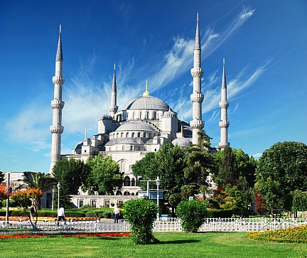 Голубая мечеть в солнечнй день в Стамбуле