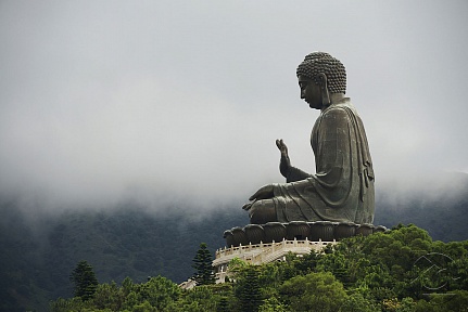Большая бронзовая статуя Будды
